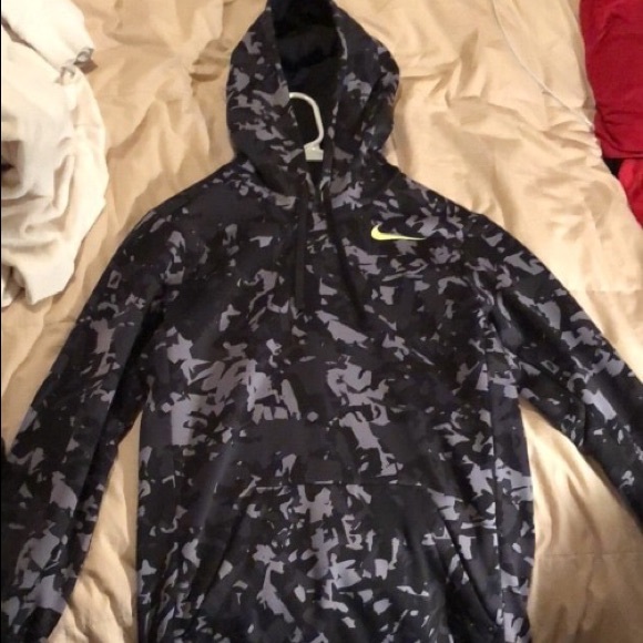 Nike Therma-Fit hoodie - Picture 3 of 3